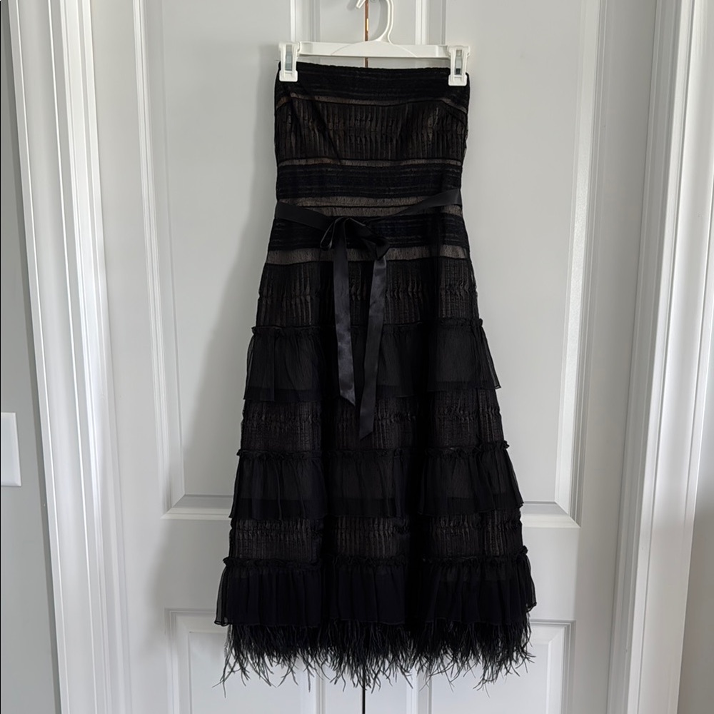 BCBG Maxazria Elegant Black lace Strapless Dress with Feather Hem sz. 6